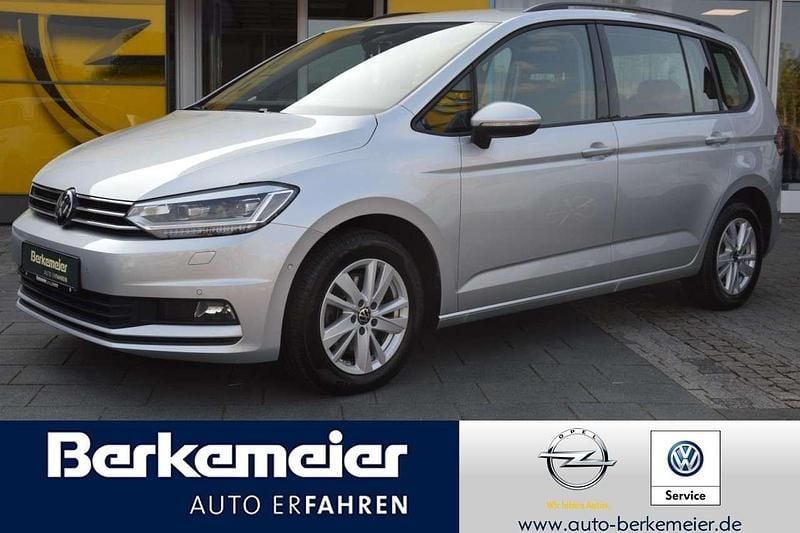 Silber Gebraucht 2023 VW Touran Comfortline Van / Kleinbus | 28.960 € (Fairer Preis) - Bild 1/4