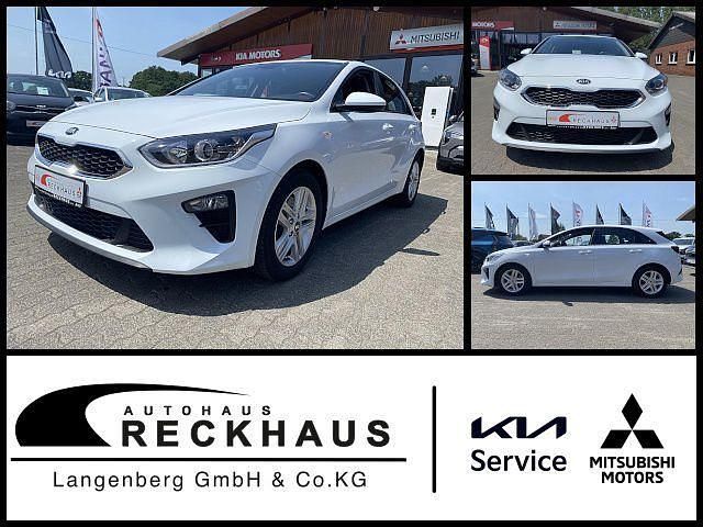 Weiß (wd cararraweiss (weiß)) Gebraucht 2021 Kia Ceed Limousine | 14.850 € (Guter Preis) - Bild 1/4
