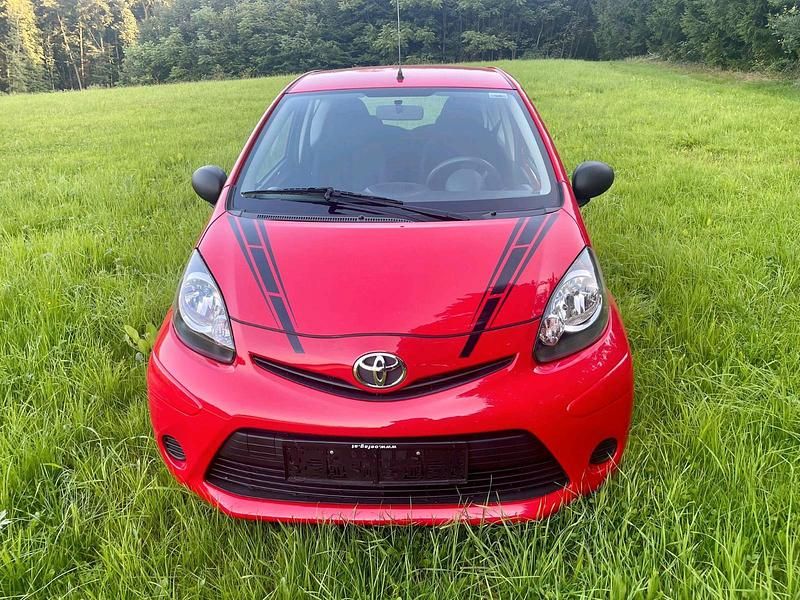 Rot Gebraucht 2014 Toyota Aygo Kleinwagen | 5.499 € (Guter Preis) - Bild 1/4