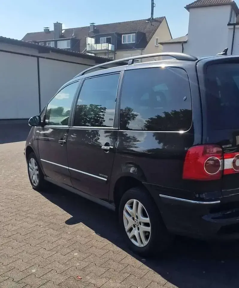 Gebraucht VW Sharan Trendline 140 PS (102 kW) 2008 Deep black perleffekt Van / Kleinbus