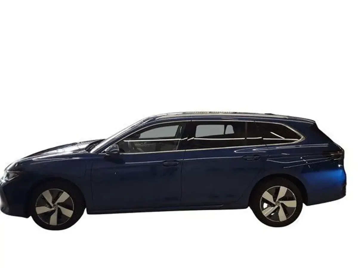 Gebraucht VW Passat Elegance 150 PS (110 kW) 2025 Blau Kombi