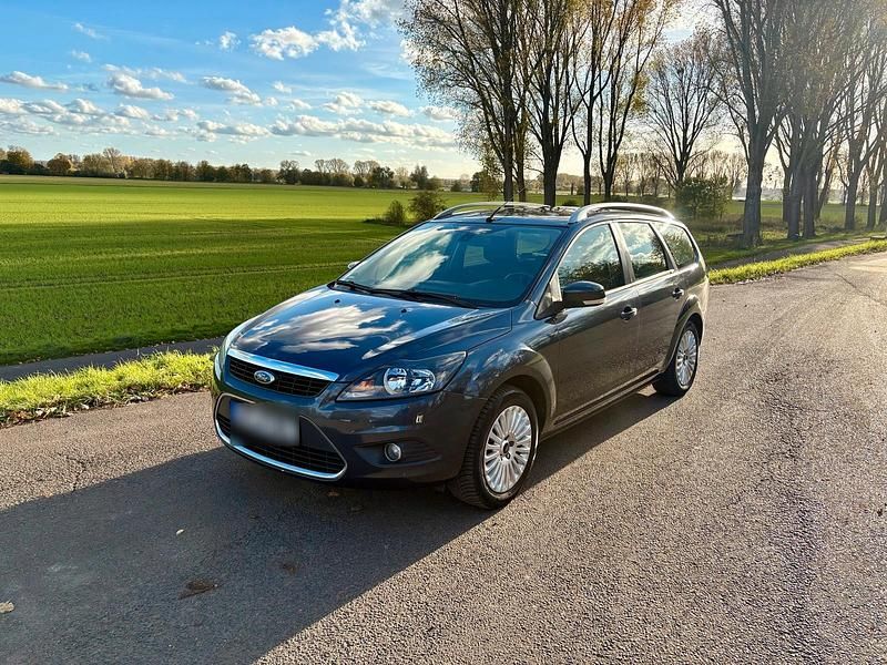 Gebraucht Ford Focus Titanium 101 PS (74 kW) 2010 Grau Kombi