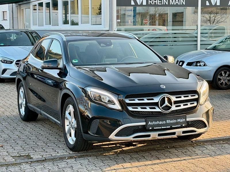 Gebraucht Mercedes GLA180 122 PS (89 kW) 2019 Nachtschwarz SUV