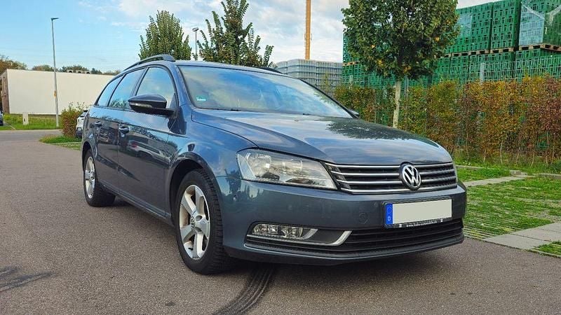 Grau Gebraucht 2011 VW Passat Comfortline Kombi | 4.400 € (Superpreis) - Bild 1/4
