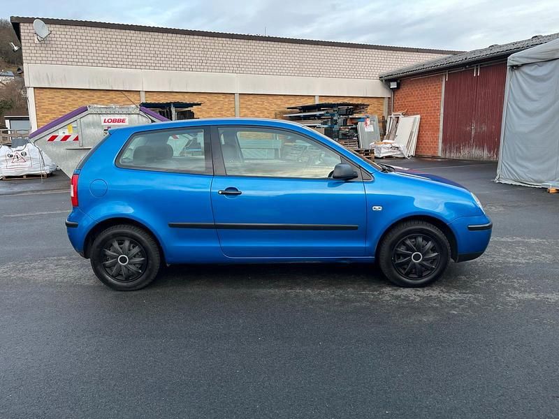 Gebraucht VW Polo 75 PS (55 kW) 2003 Blau Kleinwagen