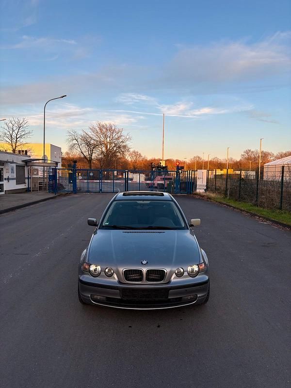 Gebraucht BMW 316 116 PS (85 kW) 2003 Silber Kombi