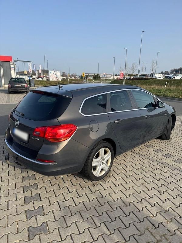 Gebraucht Opel Astra Eco 136 PS (100 kW) 2014 Grau Kombi