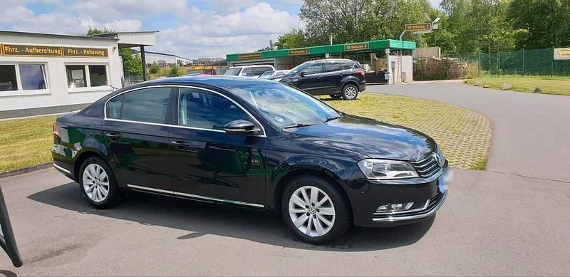 Gebraucht VW Passat 122 PS (89 kW) 2011 Schwarz Limousine