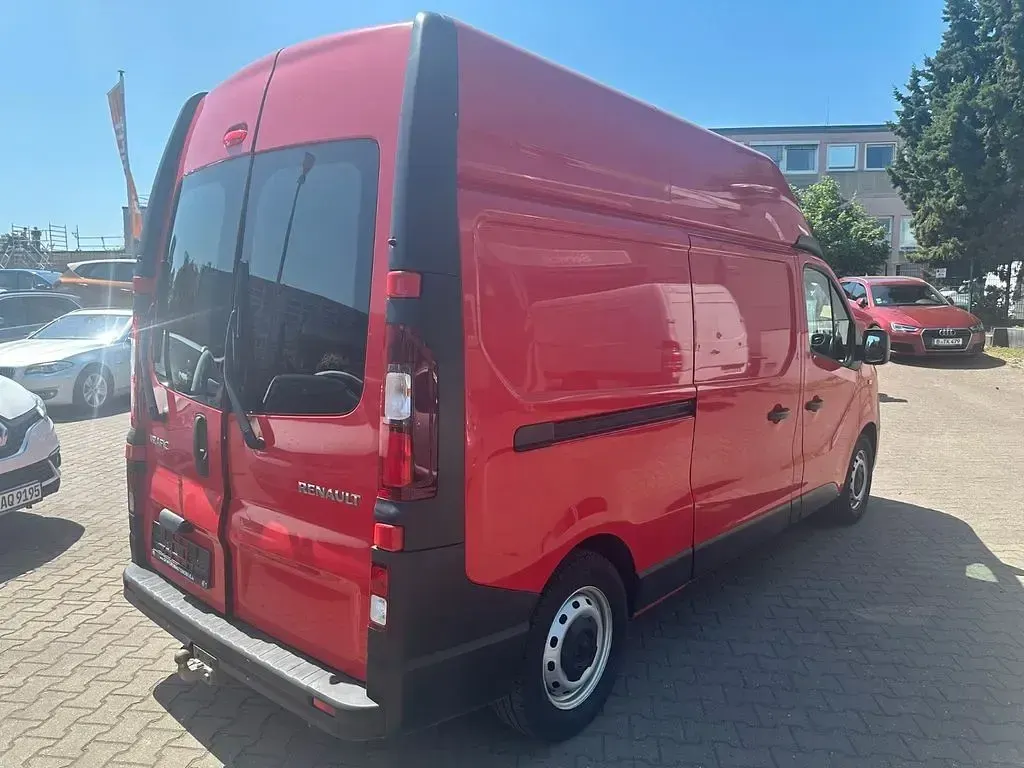 Gebraucht Renault Trafic Komfort 145 PS (106 kW) 2021 Rot Van / Kleinbus