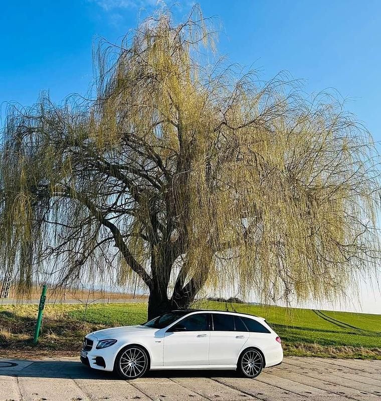 Weiß Gebraucht 2017 Mercedes E43 AMG AMG Limousine | 29.999 € (Guter Preis) - Bild 1/4