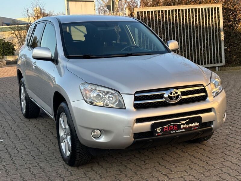 Silver metallic Gebraucht 2008 Toyota RAV4 Team SUV | 12.499 € (Fairer Preis) - Bild 1/4