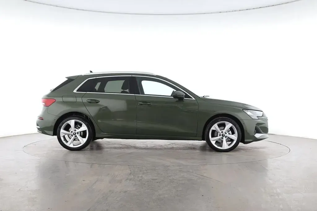 Gebraucht Audi A3 Advanced Plus 116 PS (85 kW) 2025 Distriktgrün metallic Limousine