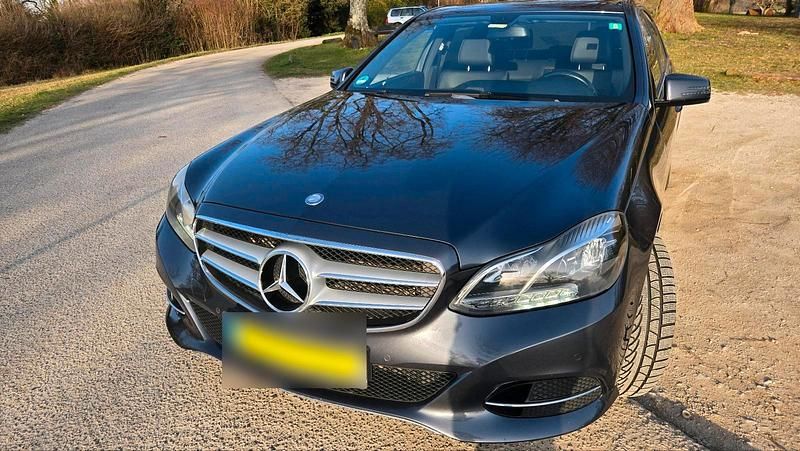 Gebraucht Mercedes E220 Avantgarde 170 PS (125 kW) 2014 Grau Limousine