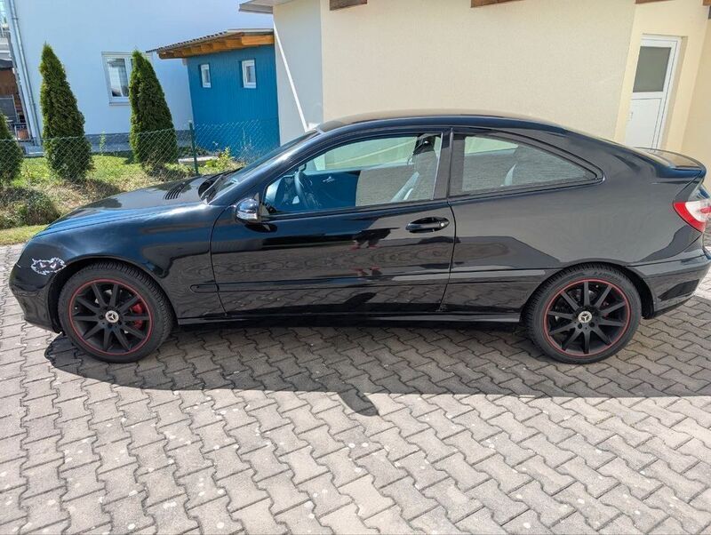 Schwarz Gebraucht 2005 Mercedes C220 Coupé | 4.790 € (Fairer Preis) - Bild 1/4