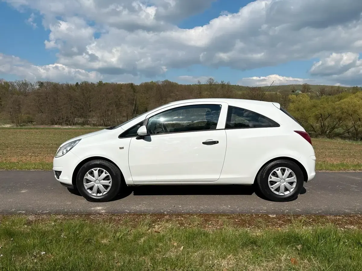 Gebraucht Opel Corsa 60 PS (44 kW) 2009 Weiß Kleinwagen