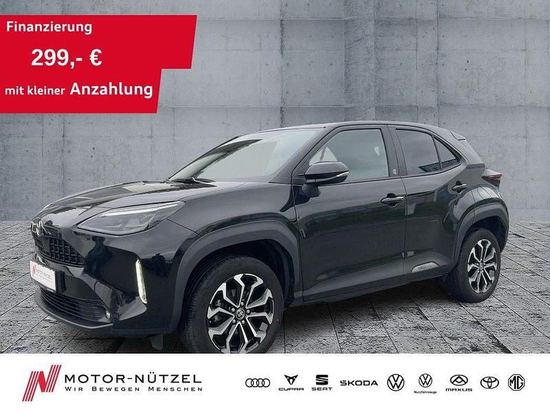 Schwarz Gebraucht 2023 Toyota Yaris Cross Team SUV | 22.890 € (Guter Preis) - Bild 1/4