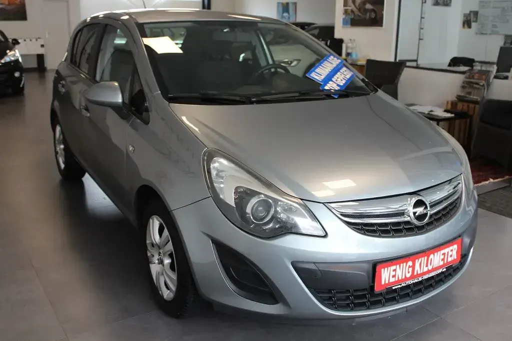 Gebraucht Opel Corsa Edition 87 PS (63 kW) 2012 Silber Kleinwagen
