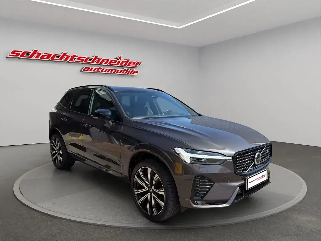Gebraucht Volvo XC60 R-Design 235 PS (172 kW) 2021 Platinum grey metallic SUV