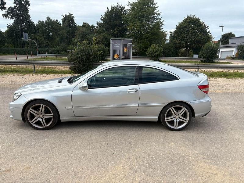 Silber Gebraucht 2009 Mercedes CLC160 Kleinwagen | 4.700 € - Bild 1/4