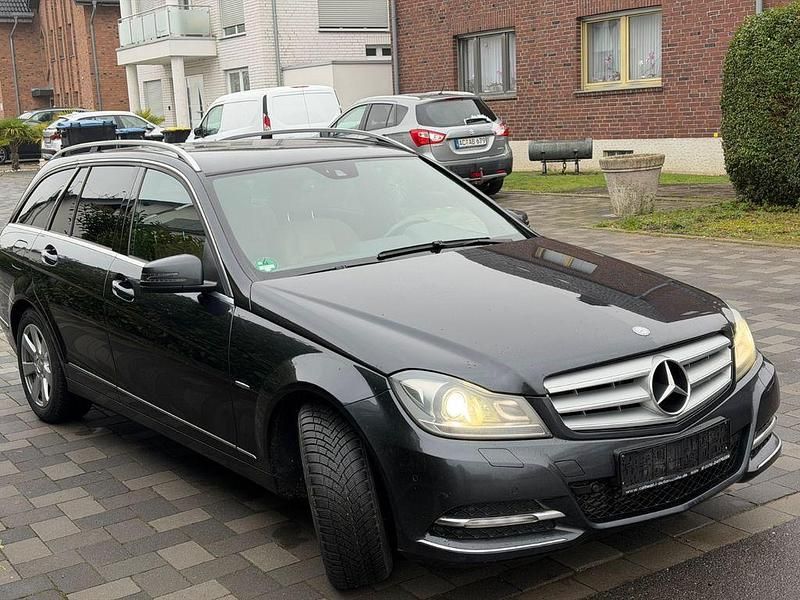 Gebraucht Mercedes C220 170 PS (125 kW) 2012 Schwarz Limousine
