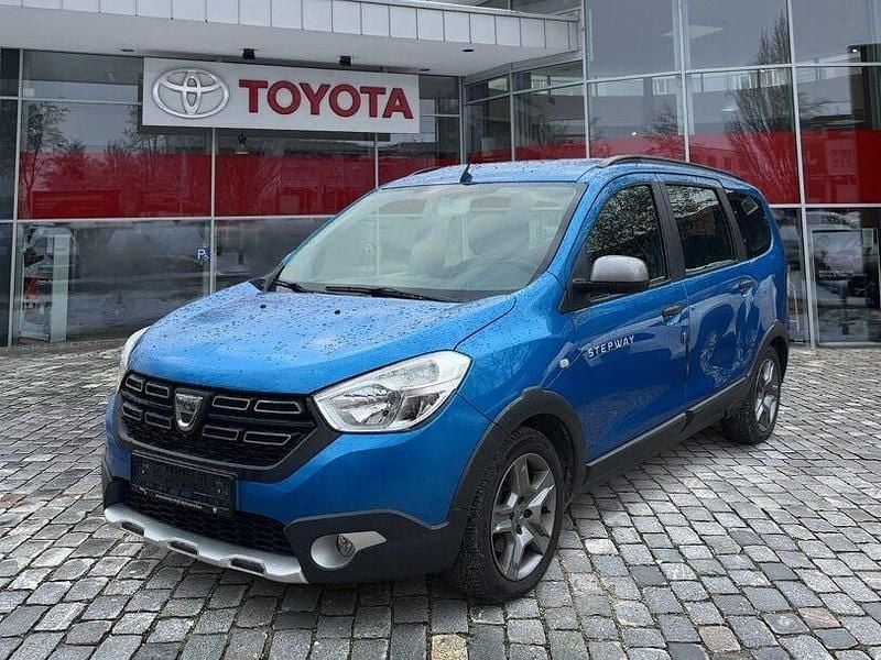 Blau Gebraucht 2020 Dacia Lodgy Stepway Van / Kleinbus | 11.490 € (Guter Preis) - Bild 1/4