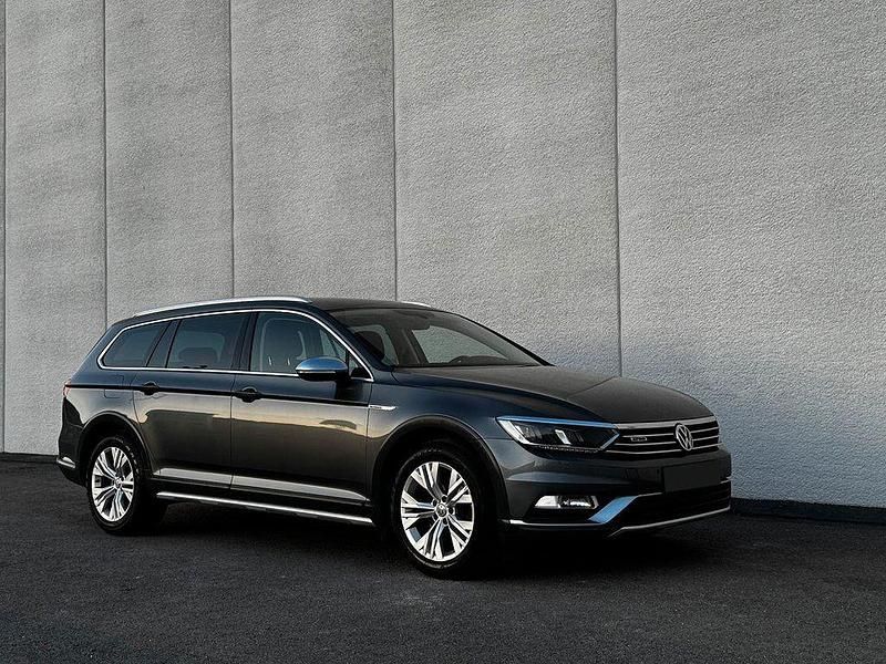 Grau Gebraucht 2016 VW Passat Alltrack Kombi | 25.900 € - Bild 1/4