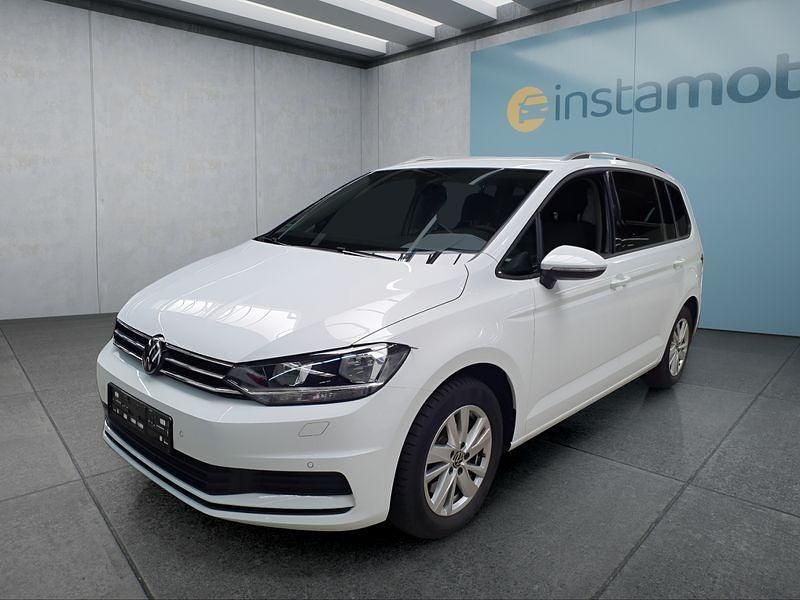 Weiß Gebraucht 2024 VW Touran Van / Kleinbus | 35.349 € (Etwas zu teuer) - Bild 1/4