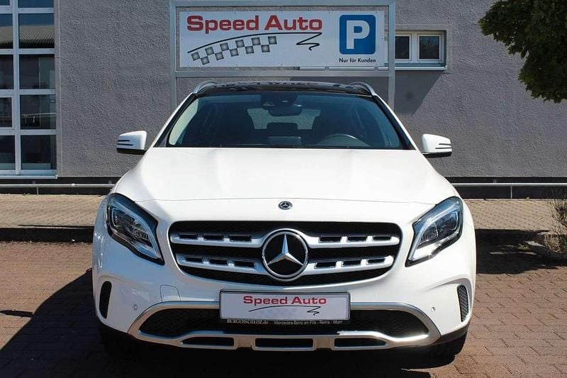 Gebraucht Mercedes GLA200 Urban 156 PS (114 kW) 2018 Weiß SUV