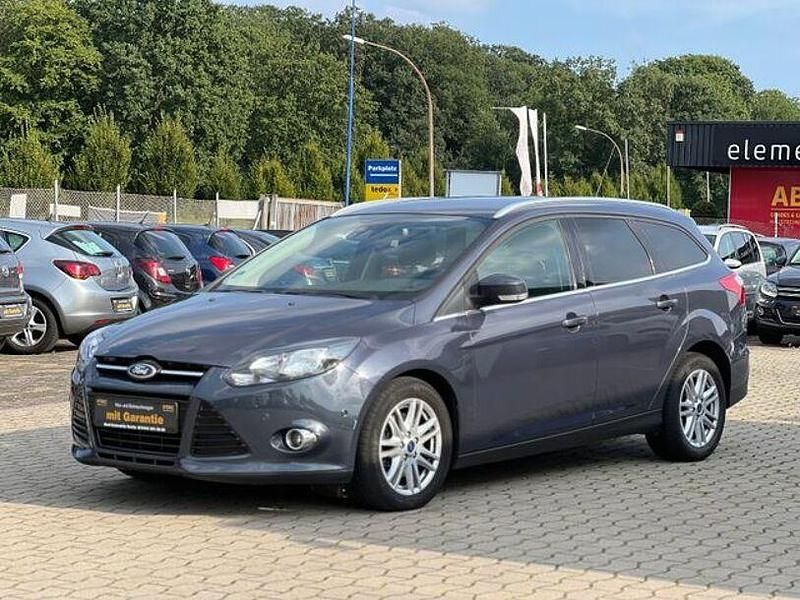 Grau Gebraucht 2014 Ford Focus Titanium Limousine | 4.399 € (Guter Preis) - Bild 1/4