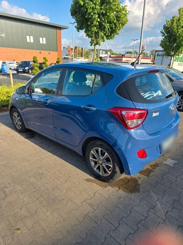 Blau Gebraucht 2015 Hyundai i10 Kleinwagen | 5.100 € (Fairer Preis) - Bild 1/4