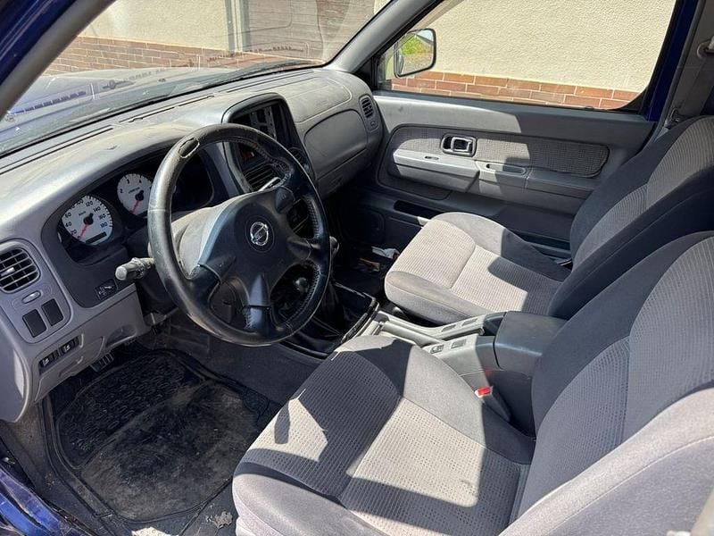 Gebraucht Nissan Navara 133 PS (97 kW) 2004 Blau Abholung
