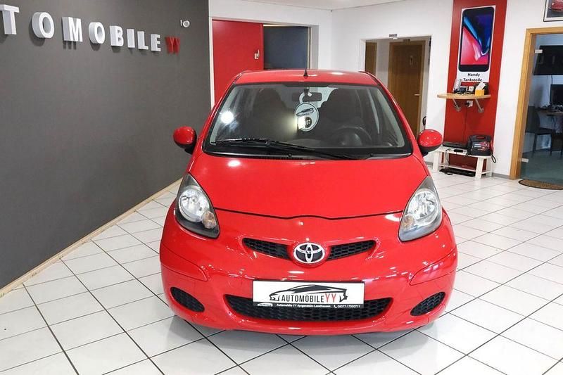 Gebraucht Toyota Aygo Cool 68 PS (50 kW) 2010 Rot Kleinwagen