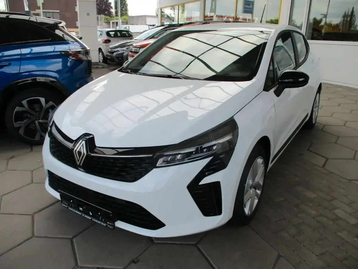 Begagnad Renault Clio V Evolution 91 HK (66 kW) 2024 Vit Halvkombi