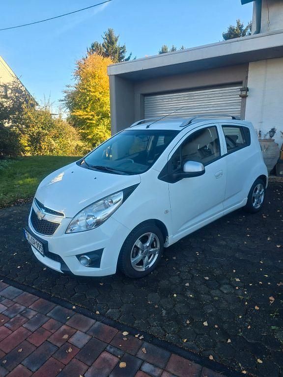 Weiß Gebraucht 2012 Chevrolet Spark LT Kleinwagen | 2.900 € (Fairer Preis) - Bild 1/4