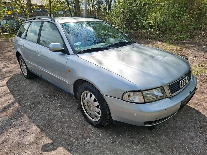 Używany Audi A4 101 KM (74 kW) 1998 Srebrny Kombi