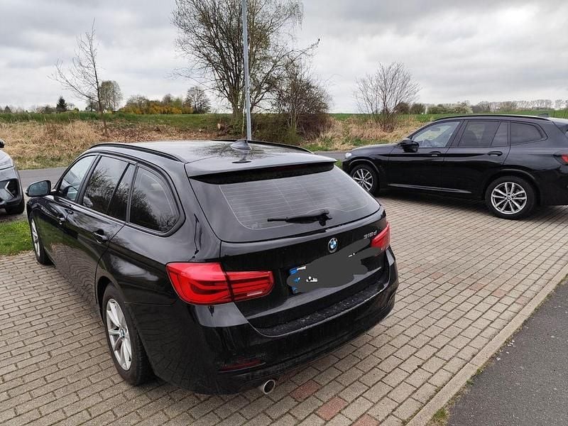 Schwarz Gebraucht 2017 BMW 318 Kombi | 9.100 € (Guter Preis) - Bild 1/2