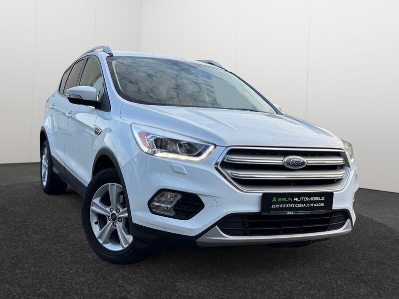Weiß Gebraucht 2017 Ford Kuga Titanium SUV | 11.950 € (Fairer Preis) - Bild 1/4
