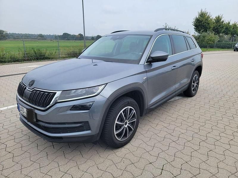 Grau Gebraucht 2019 Skoda Kodiaq Soleil SUV | 26.600 € (Fairer Preis) - Bild 1/4