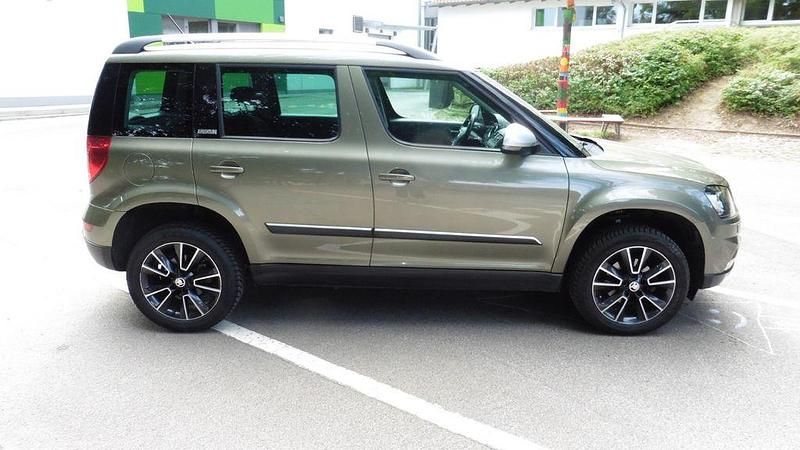 Grün Gebraucht 2014 Skoda Yeti Adventure SUV | 12.950 € (Fairer Preis) - Bild 1/4