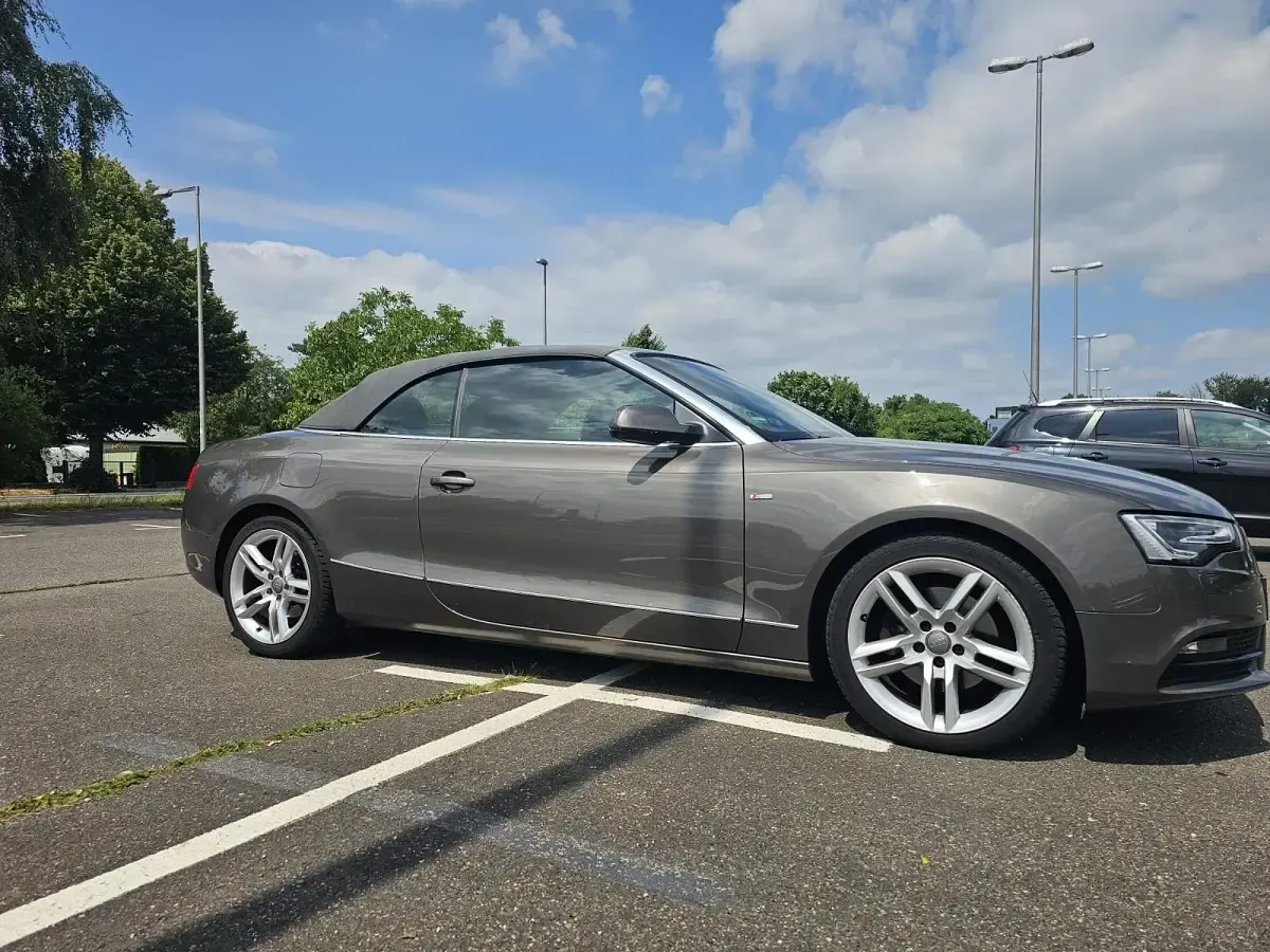 Gebraucht Audi A5 Cabriolet 177 PS (130 kW) 2012 Andere farben Cabrio