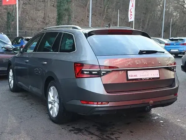 Usata Skoda Superb Style 200 CV (147 kW) 2022 Grigio Station wagon