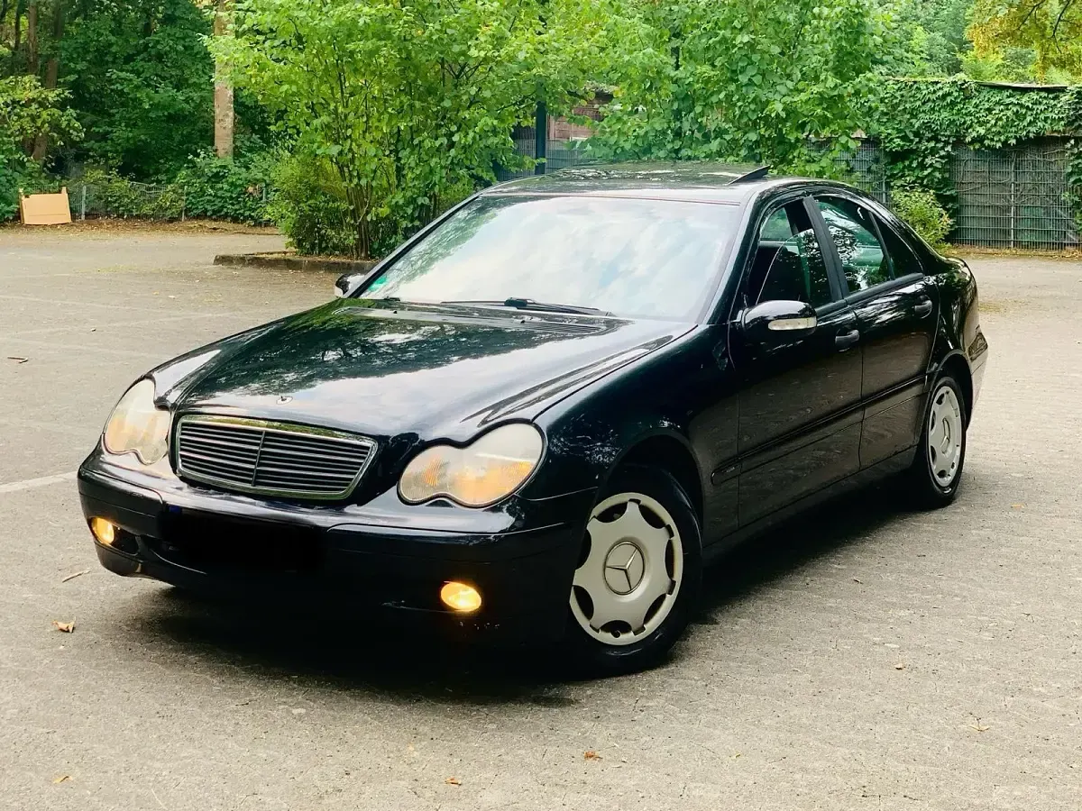 Gebraucht Mercedes C220 143 PS (105 kW) 2002 Schwarz Limousine