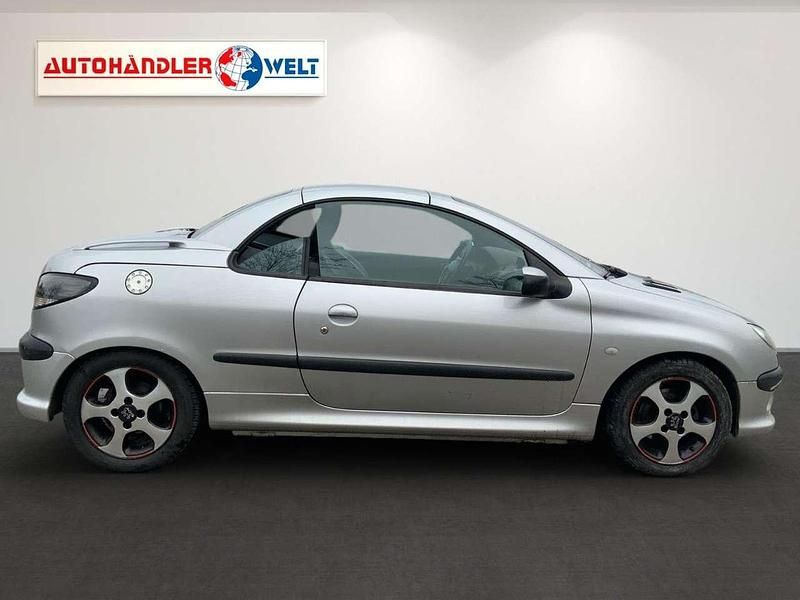 Gebraucht Peugeot 206 CC 109 PS (80 kW) 2002 Grau Cabrio