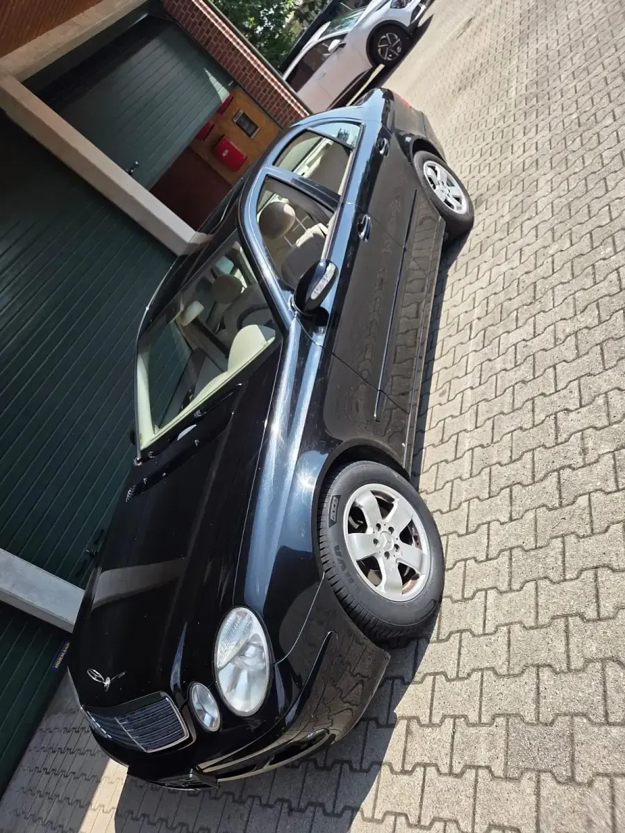 Gebraucht Mercedes E220 150 PS (110 kW) 2002 Schwarz Limousine