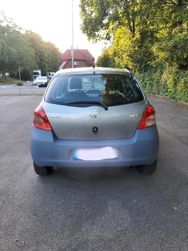 Gebraucht Toyota Yaris 69 PS (50 kW) 2007 Grau Kleinwagen