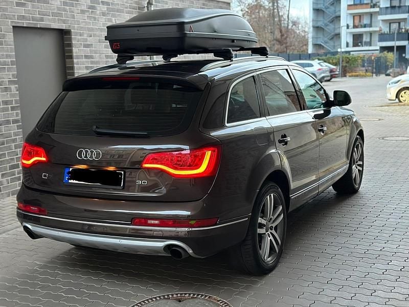 Grau Gebraucht 2010 Audi Q7 SUV | 10.500 € (Fairer Preis) - Bild 1/4