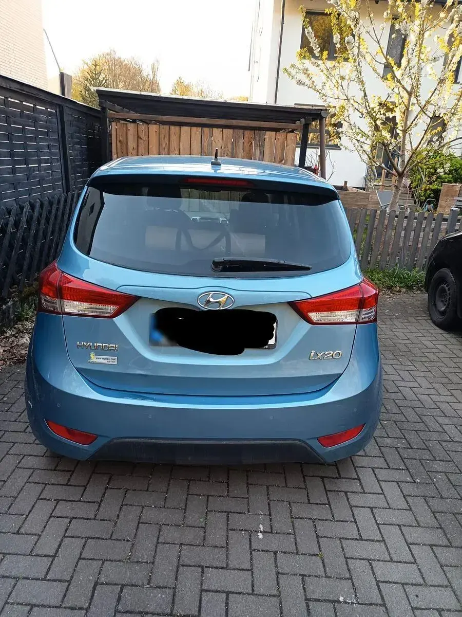 Gebraucht Hyundai ix20 Edition 90 PS (66 kW) 2014 Blau Kleinwagen