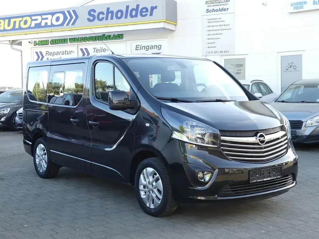 Usata Opel Vivaro 145 CV (106 kW) 2017 Nero Monovolume
