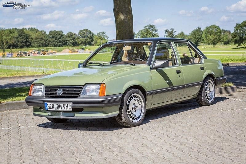 Grün Gebraucht 1984 Opel Ascona S Limousine | 5.800 € - Bild 1/4