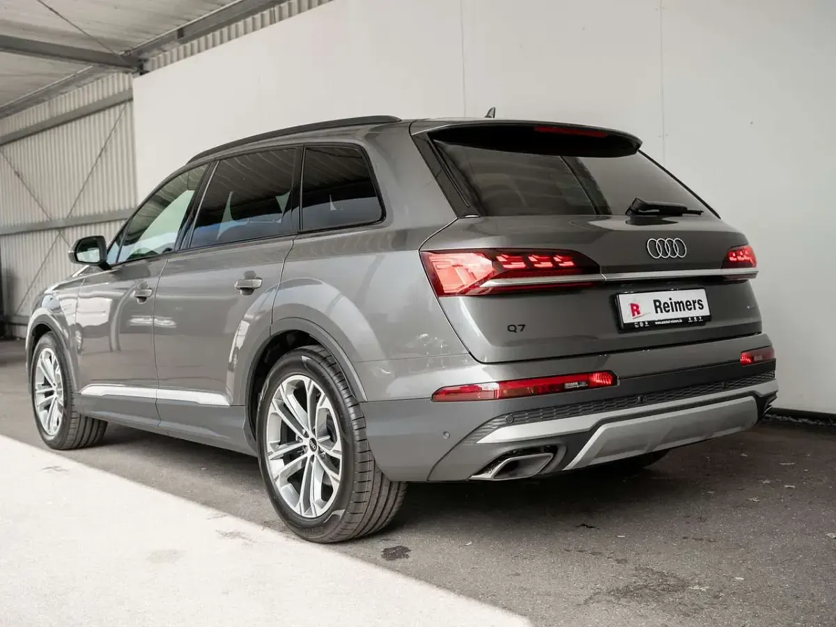 Neu Audi Q7 Ambiente 231 PS (169 kW) 2025 Grau SUV